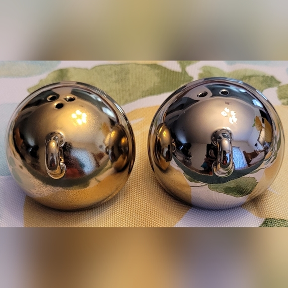 Salt & Pepper Shakers - Picture 3 of 4